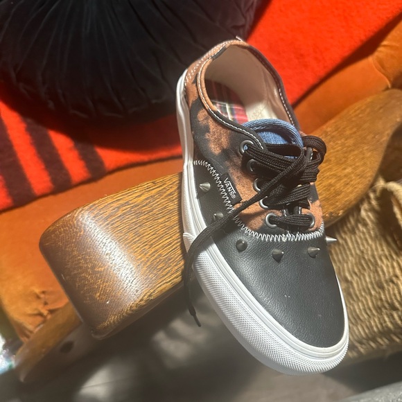 unisex VANs size 6 1/2 mens or 8 womens , black, leopard, plaid , & spiked - Picture 3 of 8